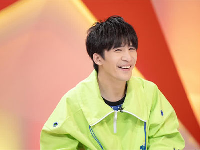 李艾与经纪人低调领证 结婚四年今晒孕照