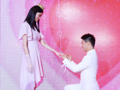 何猷君求婚奚梦瑶成功 两人的相恋过程宛如偶像剧
