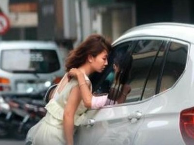 台湾艺人阿翔被曝出轨 与谢忻当街激吻深扒两人相识过程