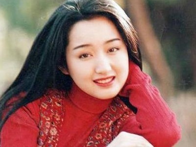 杨钰莹当年是怎么了 48岁未嫁回顾岗岗被卷入丑闻事件