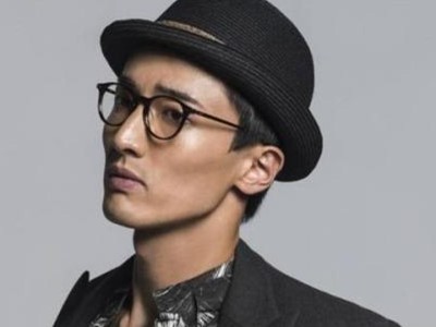 王传君被批没素质 脱鞋踩椅率性举动引热议揭详情