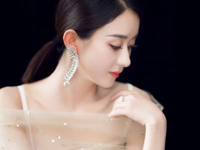赵丽颖产后现身如少女一般 一句我爱你愿得共白首