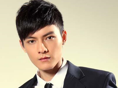 冯铭潮娜扎是什么关系 两人舌吻照被扒出尺度引人惊