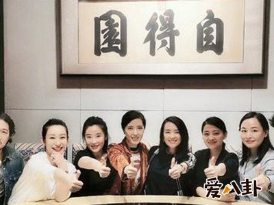 章子怡晒中戏96级聚会照 23年后聚会没想到他们是同学