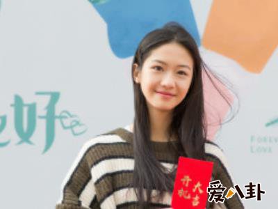 向涵之家庭背景 向涵之与李庚希庄达菲三人是什么关系
