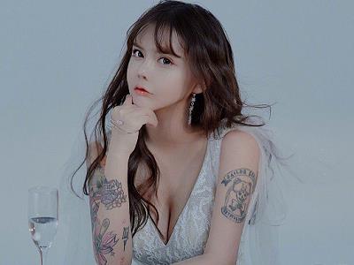 韩安冉家里很有钱吗 继父是大老板韩安冉自己是做什么的