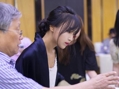 李子柒的个人资料 打工妹到超级网红李子柒是怎么盈利的