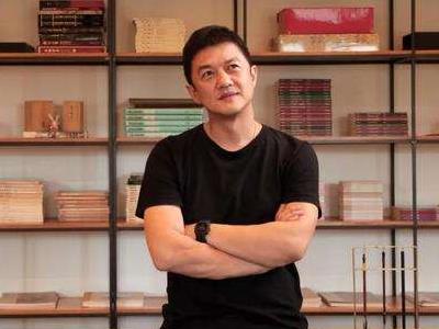 李亚鹏新女友身份 富婆身份是假实则是文艺的文字工作者