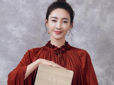王丽坤多大年龄 因素颜照走红后资源不断起底其感情史
