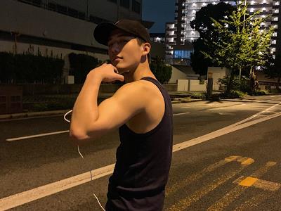 传媒大学校草王安宇资料 刚上大学就出道王安宇有何背景