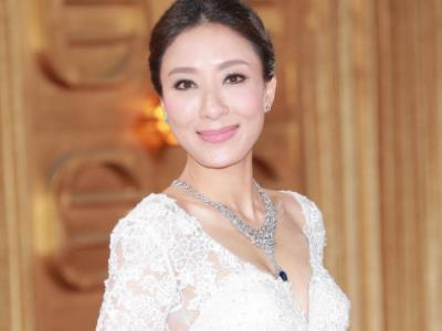 杨怡多少岁了 与姐姐杨卓娜对比照太像了妹妹也是演员？