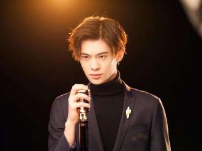 梁译木哪里人 原名梁森其与女演员江珊真实关系被扒
