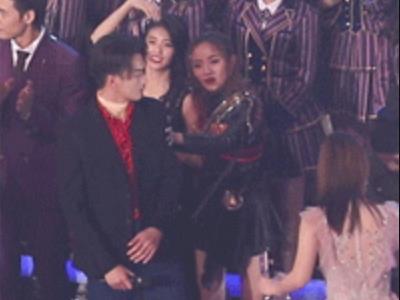 吴佳怡许凯关系 两人因一张照片引争议吴佳怡遭骂声
