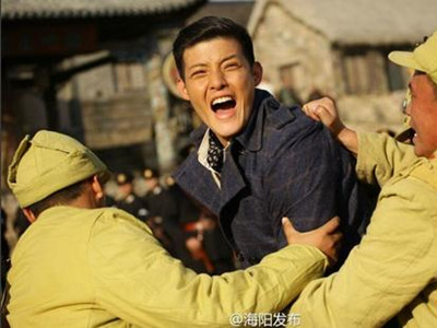 寇家瑞和唐艺昕对比照 两人长相神似背后关系揭秘