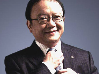 老戏骨王刚情感史 现任妻子郑艳东身份惊人却比不过王刚前任妻