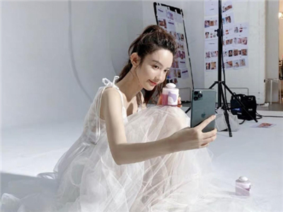 张大奕结婚了吗 绯闻缠身晒婚纱照真的要结婚了吗