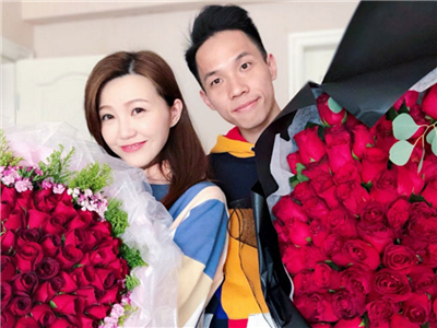 吴若希老公个人简介 嫁富二代何兆鸿今公布怀二胎