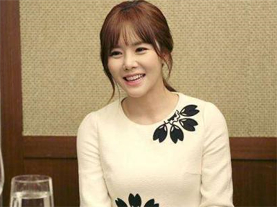 李妍杜个人资料 35岁李妍杜结婚了吗老公是谁