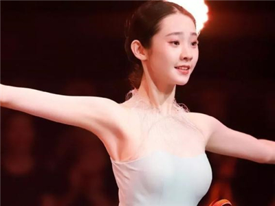 张艺凡为什么是凡皇 因哭被骂惨起底凡皇是什么意思