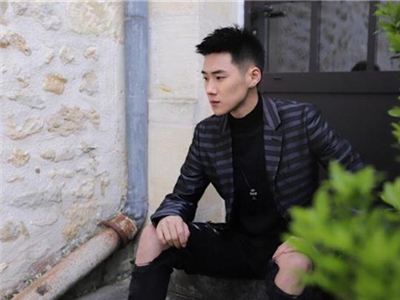 王炳翔真实年龄 90后男演员王炳翔女朋友是水亦诗吗
