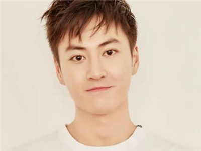 李俊逸是哪里人 非科班出身曾异国求学是怎么出道的