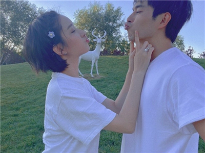 许芳铱的老公是谁 与虞文涛在一起十年后官宣结婚
