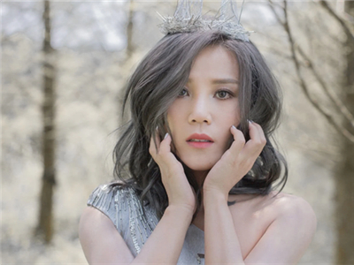 歌手李佳薇结婚了吗 兼做房产中介她回应说了什么