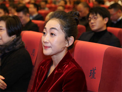 陈瑾不婚的原因 其父亲是教授哥哥是摄影师背景起底