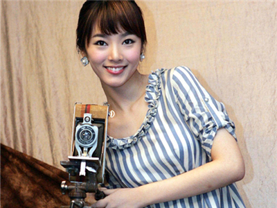 裴涩琪婚纱照曝光 33岁官宣与交往3月男友结婚