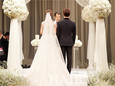 黄正音李荣敦结婚照 两人结婚4年育一子今宣布离婚