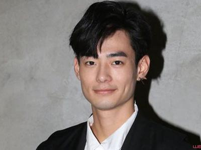 何浩文身材 阳光帅气男父母身份引人惊