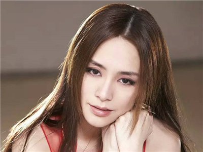 阿娇头部受伤被送医 霍汶希发文透露阿娇受伤细节