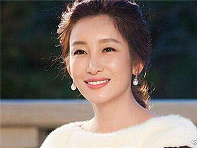 秦海璐儿子好了吗 患先天性巨婴症5岁近照曝光