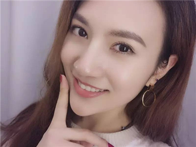 李沫颔哪里人 97年小美女为什么和王传君分手