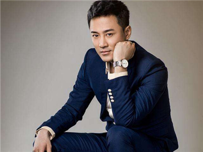 林峯当爸 微博晒与张馨月创意孕肚照告白妻子