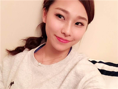 女演员陈思宇年龄多大 复古吊带写真照养眼身材吸睛
