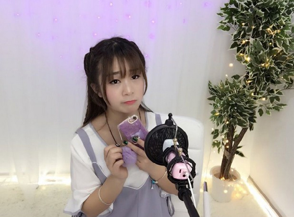 闪耀清纯美主播筱兮女写真照片