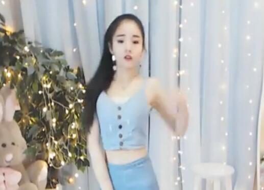 YY美女主播菲雨热舞视频二