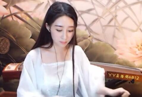 《菊花爆满山》YY主播小薇古筝版