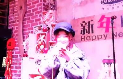 【冯提莫2017-01-14 18点场直播回放】提莫公司年终水友聚会次饭唱歌啦~