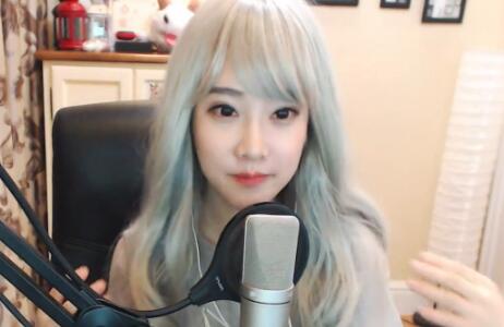 【冯提莫2017-01-17日场直播回放】今天COS白发魔女~~