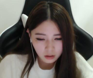 【萌面酥2017-01-02 23点直播回放】给我一个套子！色请主播！