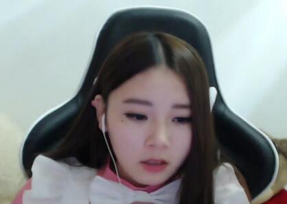 【萌面酥2017-01-05 19点直播回放】女仆装被劝退了！