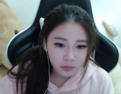 【萌面酥2017-01-07 20点直播回放】被劝退的胖女仆又回来了！
