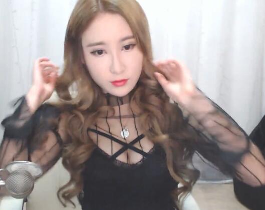 【软妹小九九2016-12-31 20点直播回放】想我了吗，性感水手服热舞！