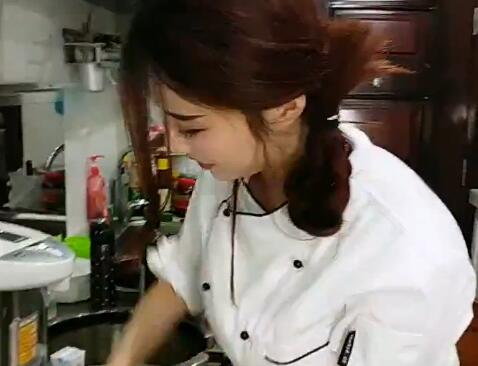 【轩子巨2兔2017-05-18 20点直播回放】COS美食：班尼迪克蛋、勃艮第红酒炖牛