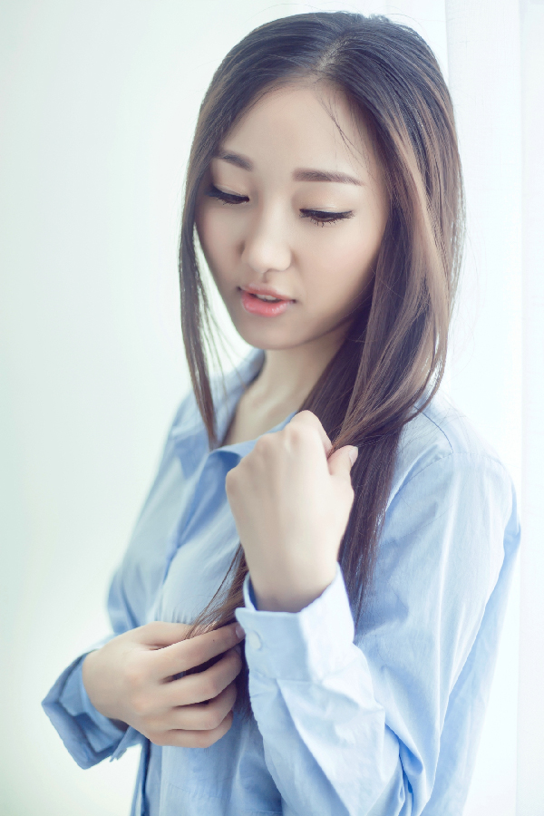 yy新晋女主播朵儿美照来袭2