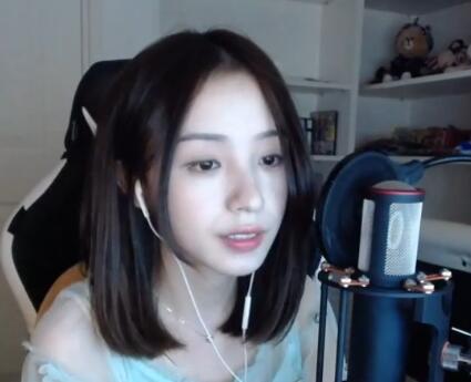 周二珂2017-06-02 21时5分直播录像回放 唱会歌哟～！