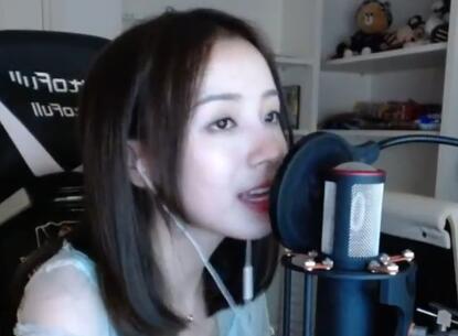周二珂2017-06-02 23时47分直播录像回放 唱会歌哟～！