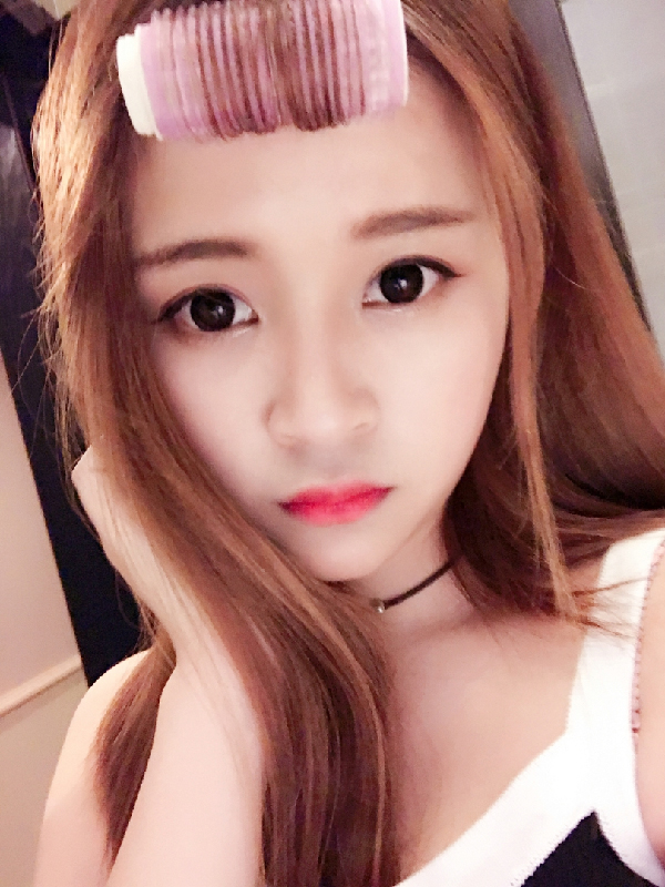 yy俏皮与大胸相结合—美女主播灵儿美照来袭！2
